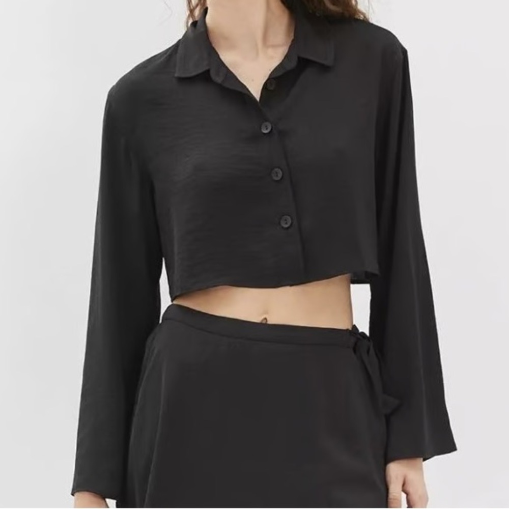 American Eagle Black Cropped Button-Up Blouse | Long Sleeve | Size M